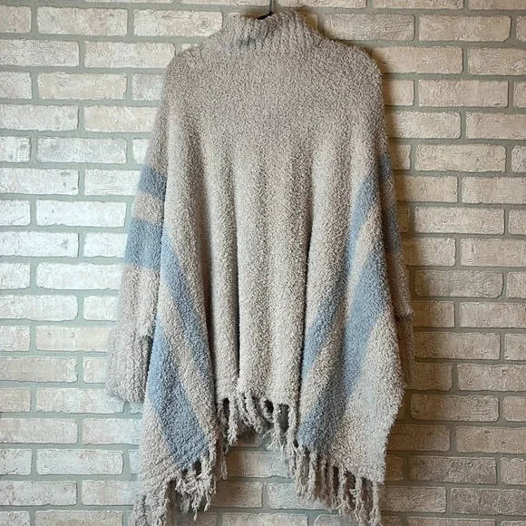 Barefoot dreams Knit Poncho- Size OS - Picture 2 of 5